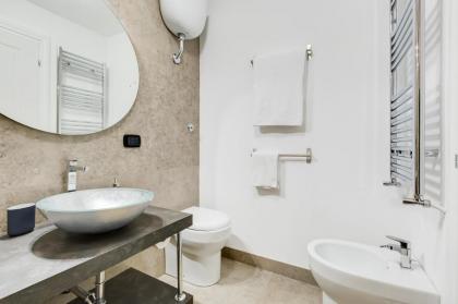 BMGA l Glam Industrial 3-Bed Apartment in Termini - image 13