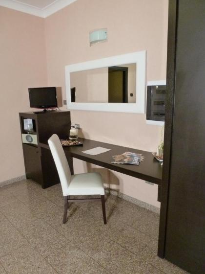 Hotel Euro House Suites - image 14