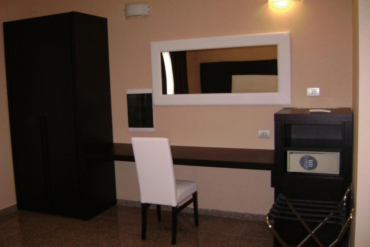 Hotel Euro House Suites - image 3