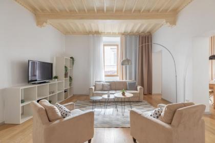 iFlat Navona White and Stylish Apartment 