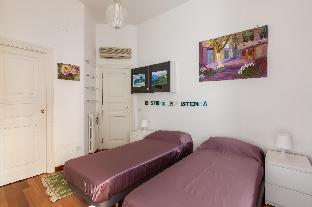 Luxury Trevi Apartment - image 2