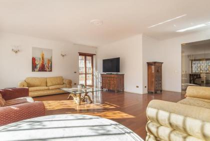 EUR Luminous and Large Family Terrace Apartment - image 4