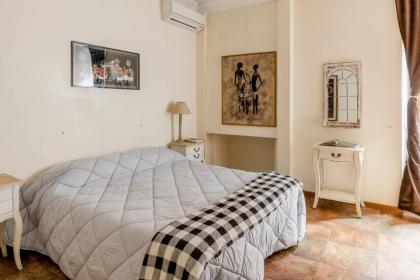 Rome right in the ancient historical center two bedrooms two bath Up to 6 pax - image 16