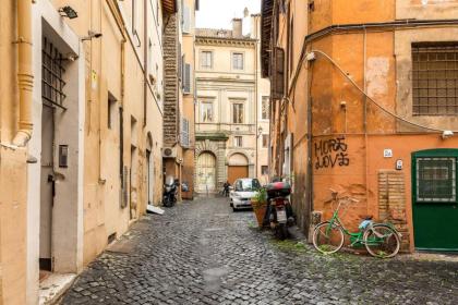 Rome right in the ancient historical center two bedrooms two bath Up to 6 pax - image 3