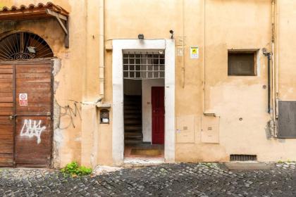 Rome right in the ancient historical center two bedrooms two bath Up to 6 pax - image 4