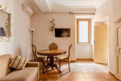 Rome right in the ancient historical center two bedrooms two bath Up to 6 pax - image 5