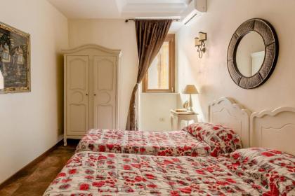 Rome right in the ancient historical center two bedrooms two bath Up to 6 pax - image 9