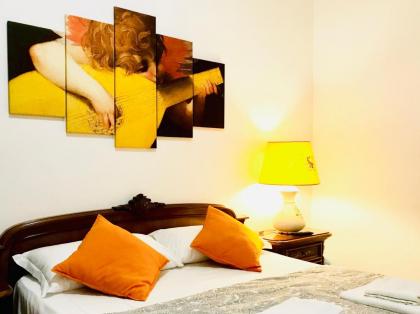 Stunning 4 Room Apartment in Rome - image 5