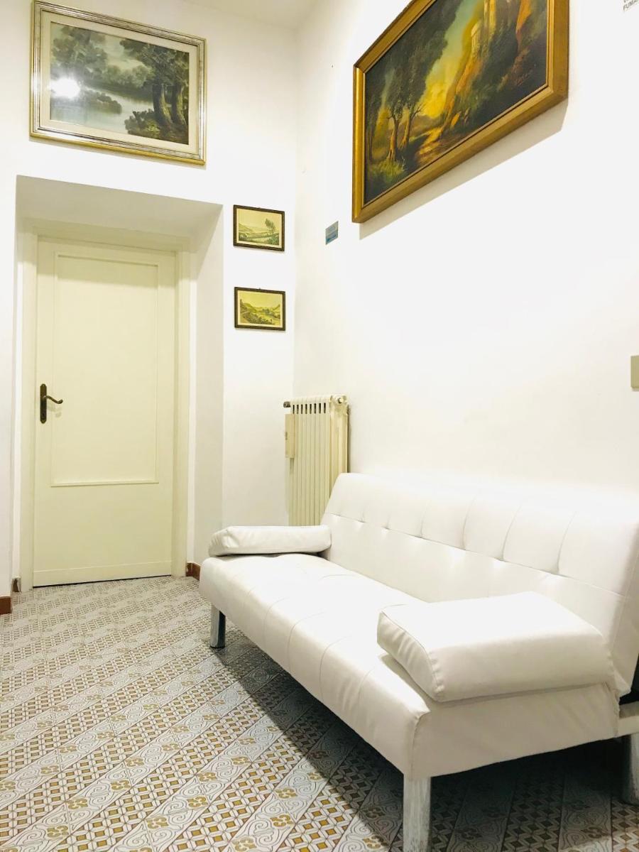 Stunning 4 Room Apartment in Rome - image 7