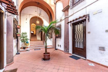 Lovely Apartment Ground Floor Colosseo Wi-Fi AC - image 17