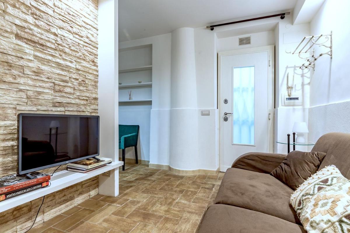 Lovely Apartment Ground Floor Colosseo Wi-Fi AC - image 4