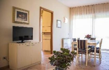 Long Stay Comfort Apartment with backyard Rome Area Residence - image 4