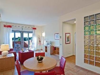 Long Stay Comfort Apartment with backyard Rome Area Residence - image 5