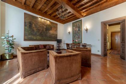 Fontana di Trevi Elegant and Exclusive Apartment - image 12