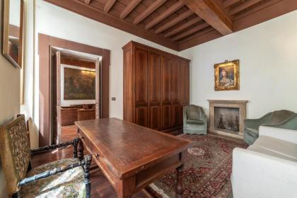 Fontana di Trevi Elegant and Exclusive Apartment - image 15