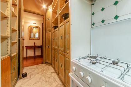 Fontana di Trevi Elegant and Exclusive Apartment - image 19