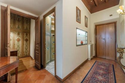 Fontana di Trevi Elegant and Exclusive Apartment - image 7