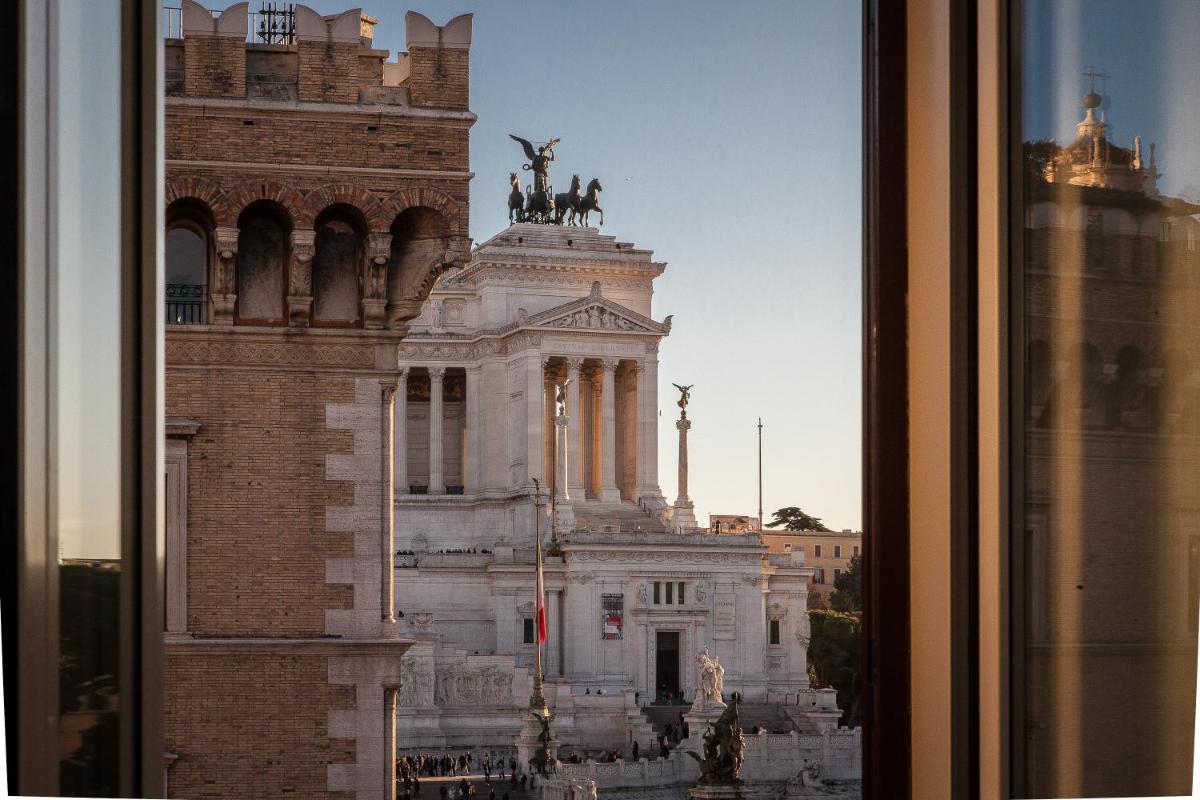 Piazza Venezia White Apartments - main image