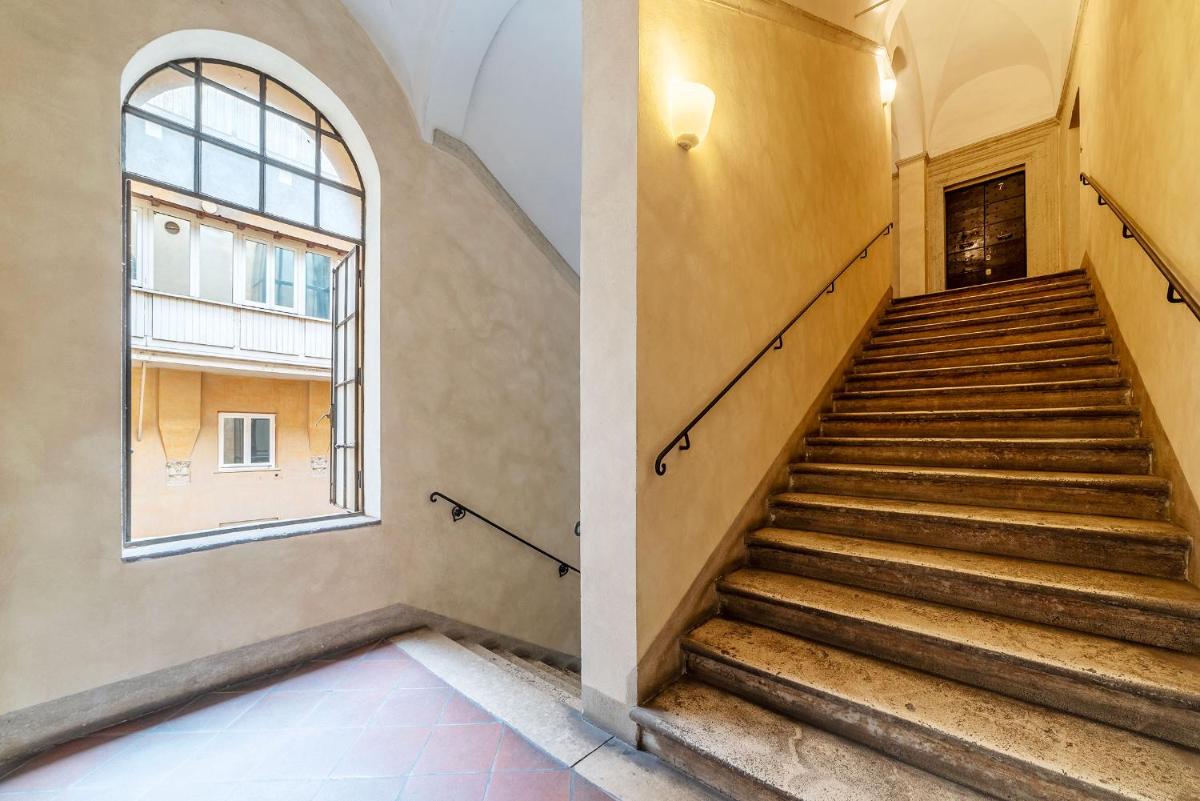 Piazza Navona Penthouse - image 6