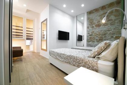 Milazzo Apartment - image 16