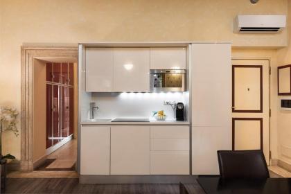 71ViadelCorso Luxury Home in Rome - image 15