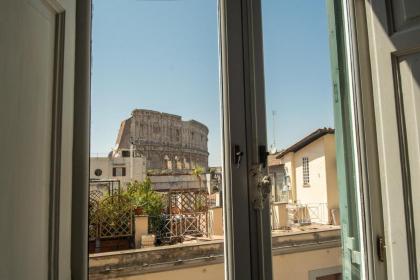 Colosseo view Suite - image 16