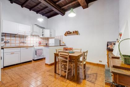 Spanish Steps Spacious Apartment - image 10