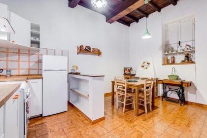 Spanish Steps Spacious Apartment - image 11