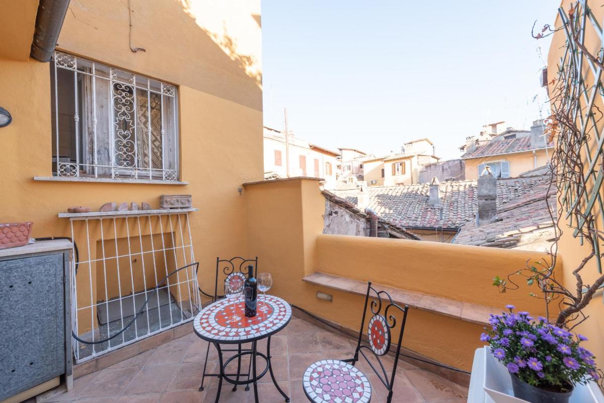 Stunning Campo De Fiori Apartment with Terrace - main image