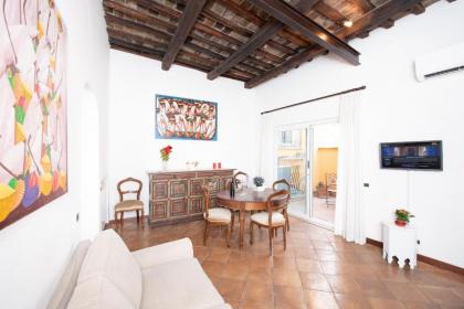 Stunning Campo De Fiori Apartment with Terrace - image 16