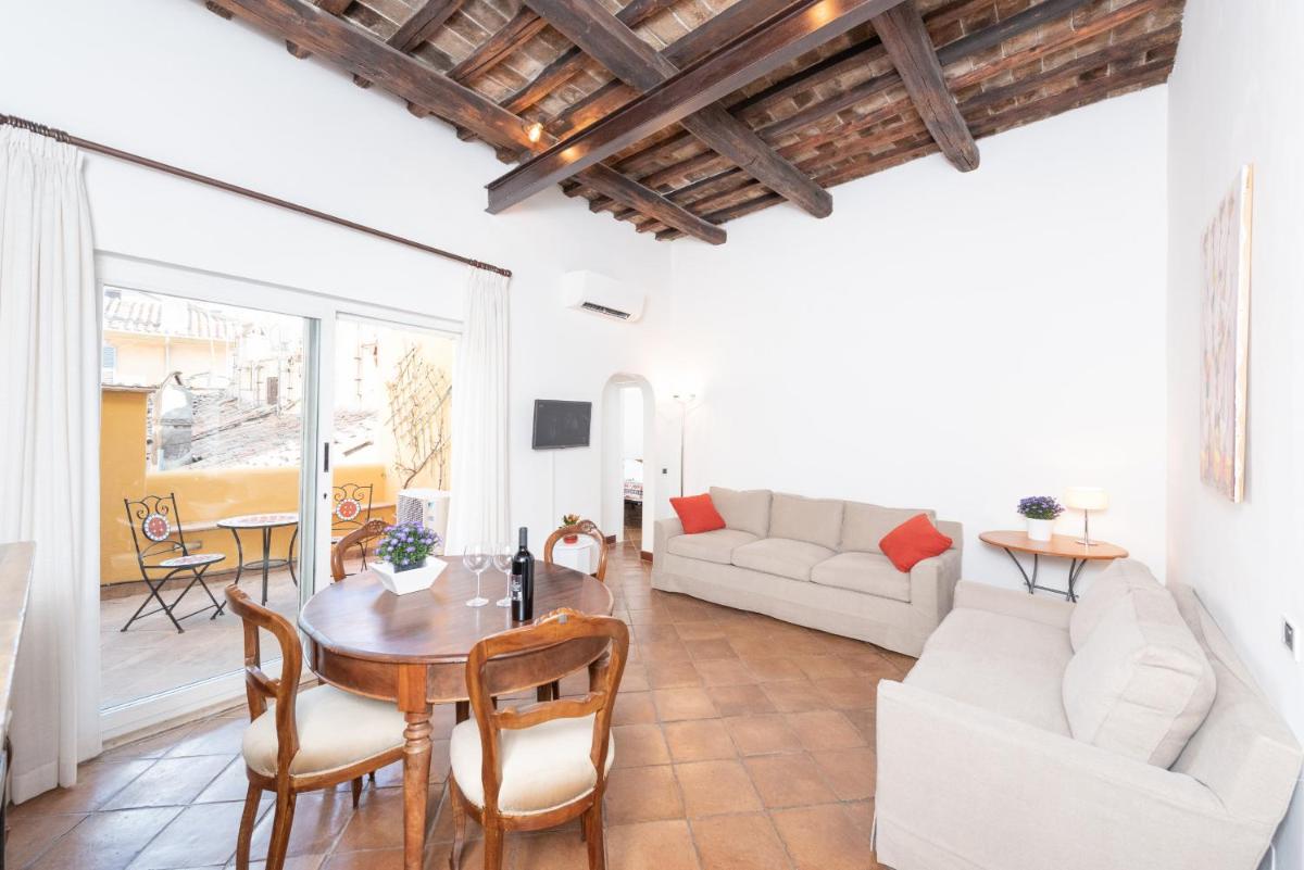 Stunning Campo De Fiori Apartment with Terrace - image 3