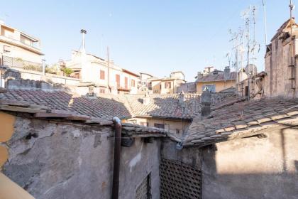 Stunning Campo De Fiori Apartment with Terrace - image 6