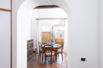 Stunning Campo De Fiori Apartment with Terrace - image 8