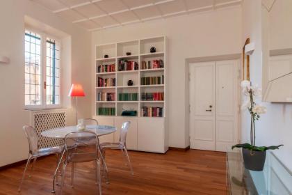 Trastevere Luxury Apartment with Terrace - image 12