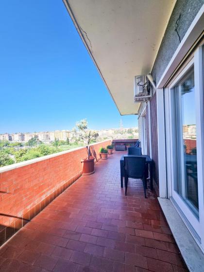 Park front  penthouse with terrace  - image 16