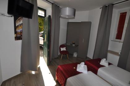 Flatinrome Trastevere Deluxe Rooms - Green Patio - image 11