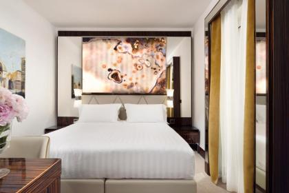 Elle Boutique Hotel - image 9