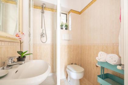 Cozy and Chic Suite near Campo de Fiori - image 11