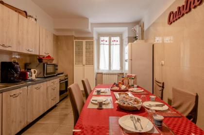 4-Bdr Apt among Colosseum&Termini 10-people - image 3