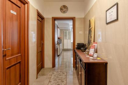 4-Bdr Apt among Colosseum&Termini 10-people - image 6