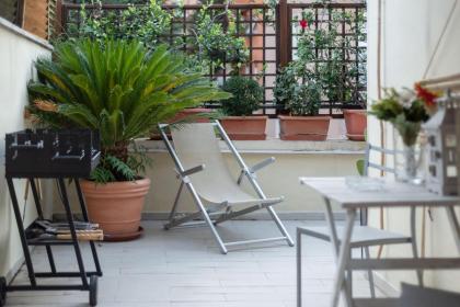 Penthouse apartment with terrace close to Vatican - image 15