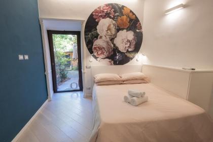 Rione Monti Studio Apt with private garden - image 1