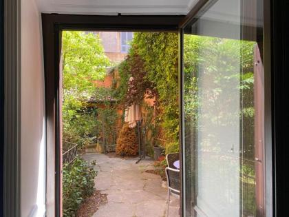 Rione Monti Studio Apt with private garden - image 7