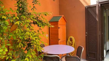 Rione Monti Studio Apt with private garden - image 8