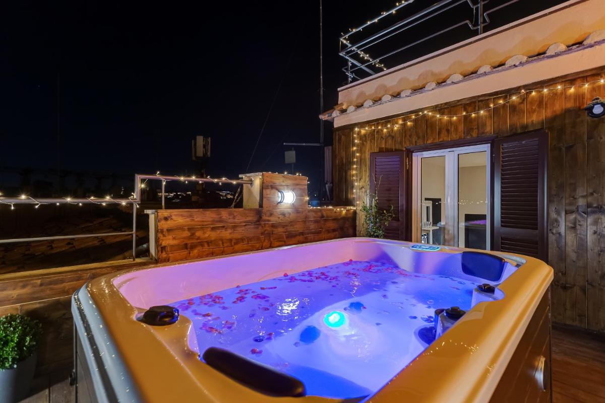 VIVILO ROMA TREVI - LUXURY EXPERIENCE - PRIVATE JACUZZI on TERRACE - INSANE VIEW - image 2