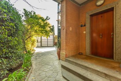 St Peter's Spacious 3 BDR with Private Parking and Garden Rome