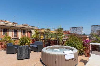 Penthouse with Jacuzzi on Terrace in Trastevere - image 14