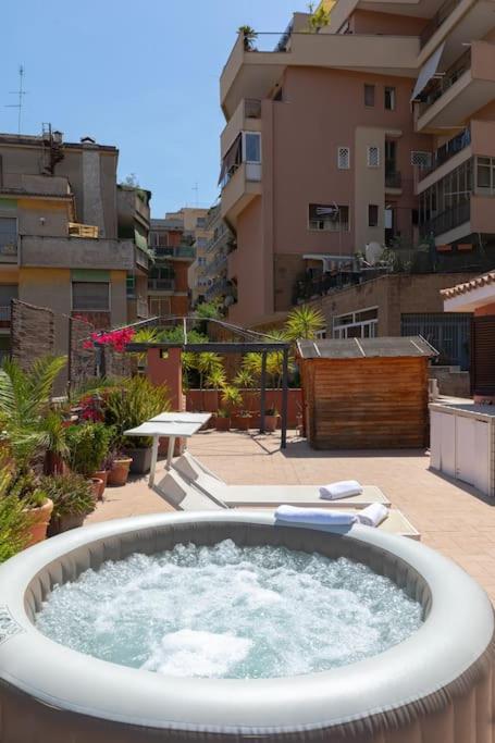 Penthouse with Jacuzzi on Terrace in Trastevere - image 7