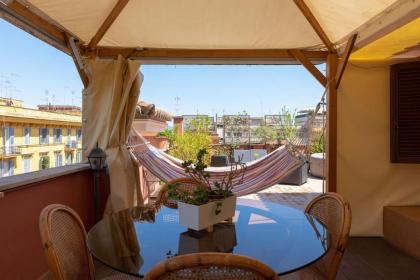 Penthouse with Jacuzzi on Terrace in Trastevere - image 8