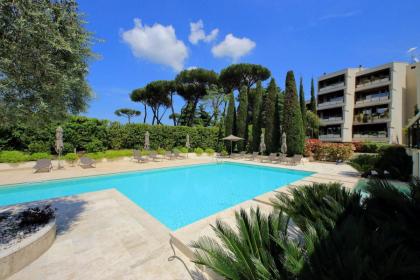 Luxury Aurelia Apartment with Swimming Pool - image 1